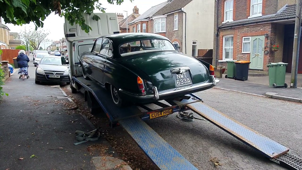 Classic Jaguar Mk10 - Arrival of the 'GreenJag Meanie'