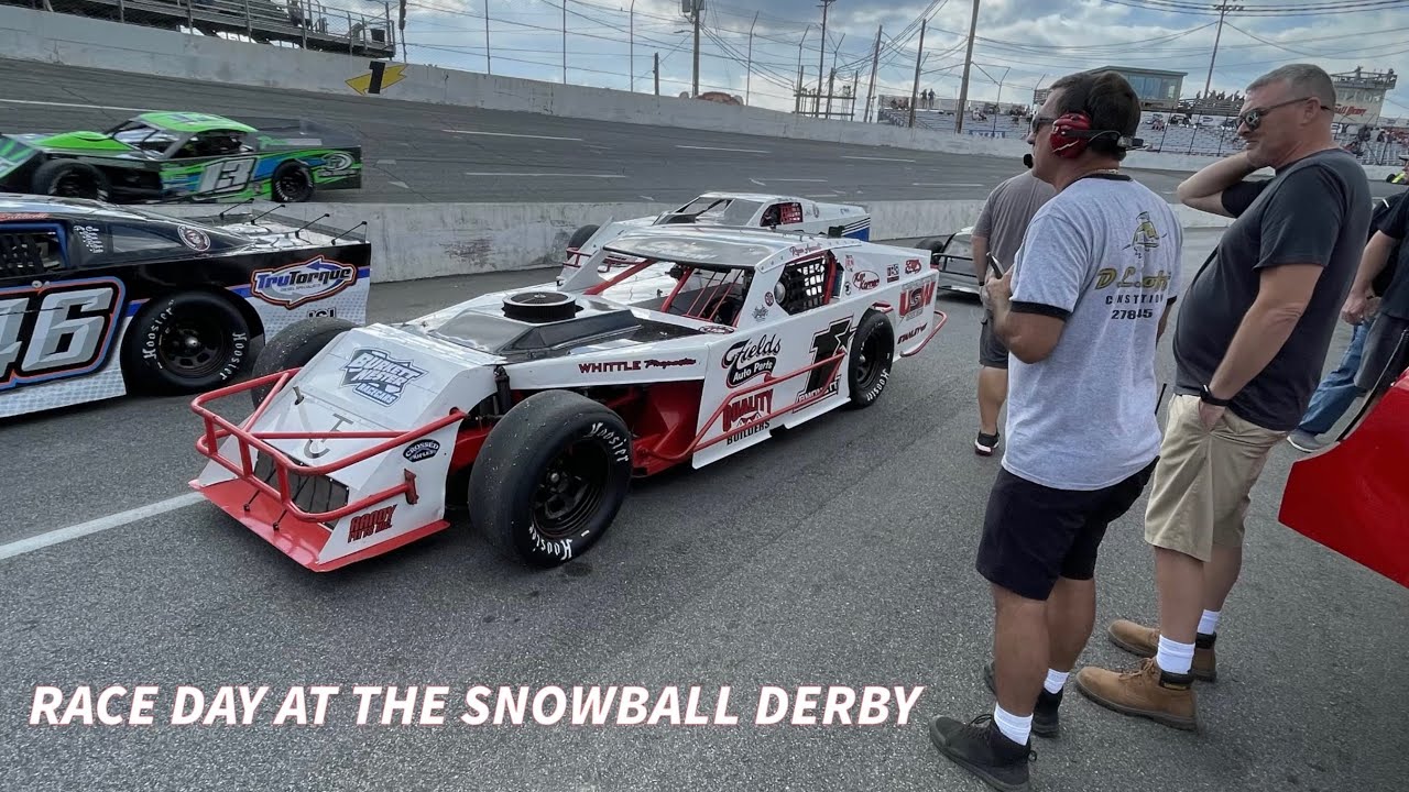RACE DAY AT THE SNOWBALL DERBY WITH MODIFIEDS OF MAYHEM