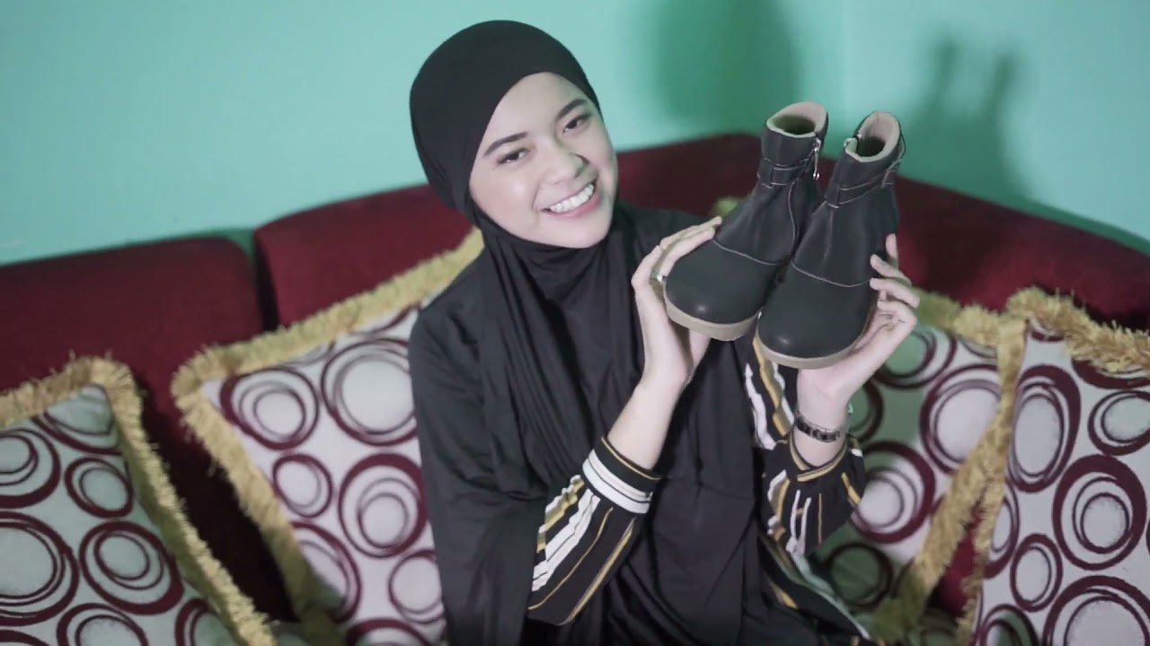 Arifah Lubai Pemeran Karina (TOP) Review Sepatu Specta
