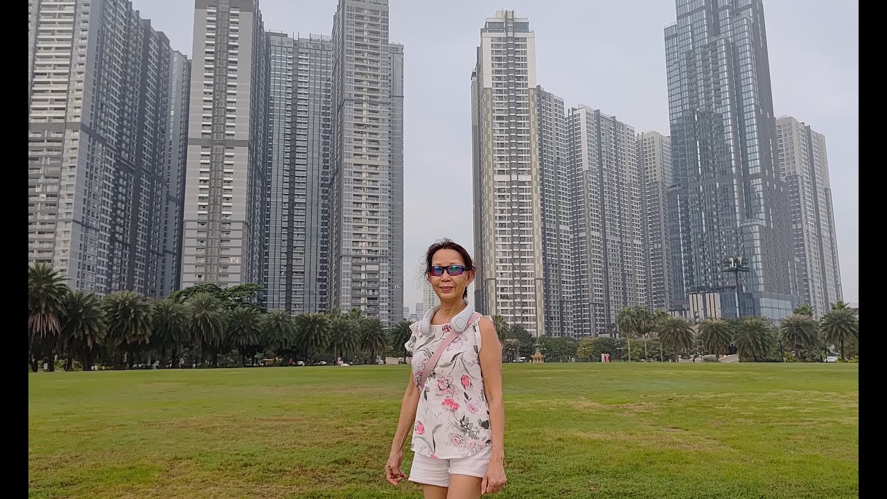 Buffet Cửu Long Vân & đường Nguyễn Huệ