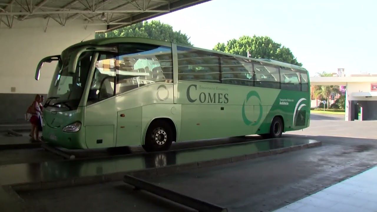La conexión ferroviaria sigue suspendida y el servicio de autobuses restablece líneas en la comarca