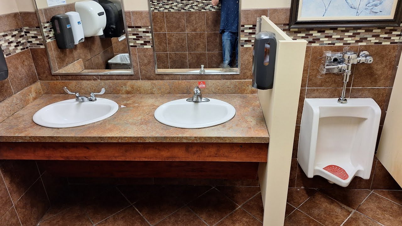 Brookshire Brothers Men's Restroom