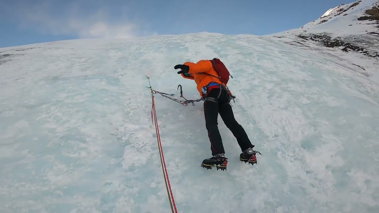 Escalada en Hielo en Cascadas del Glaciar este del Taill&oacute;n