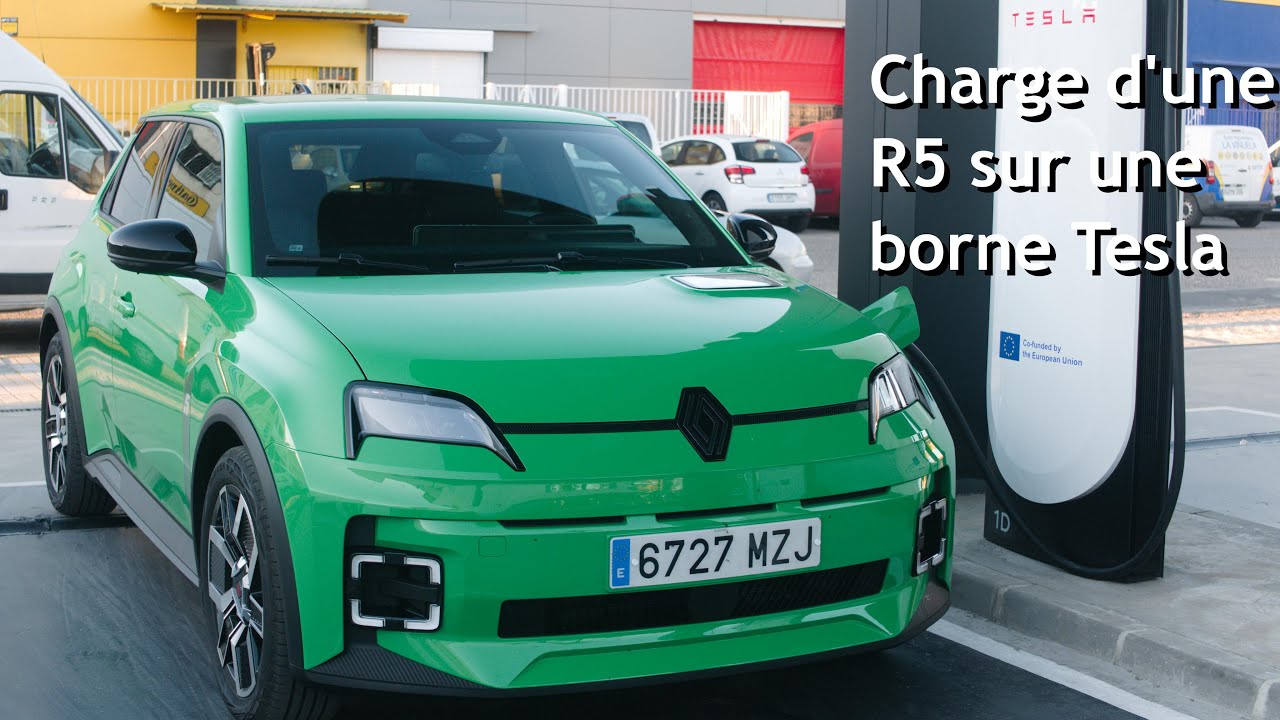 charge d'une R5 sur une borne TESLA #renault #r5 #tesla #automobile #andalucia #cordoba #technology