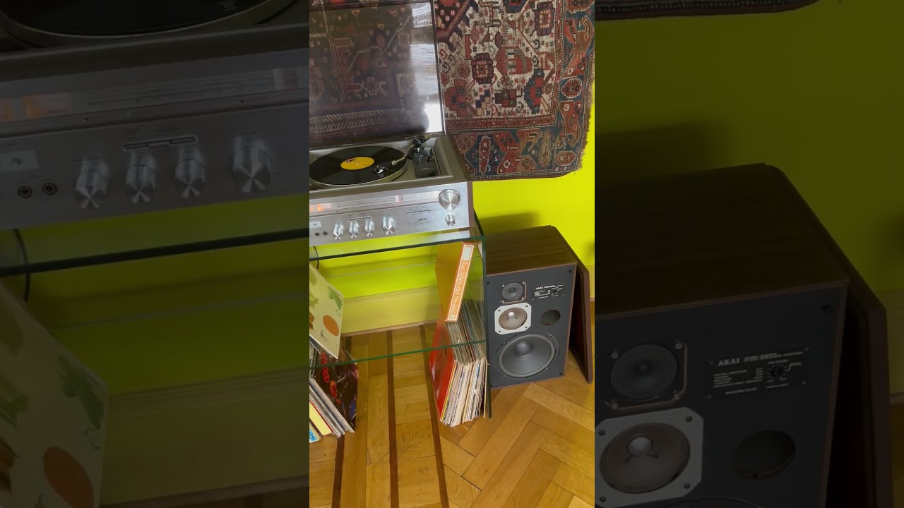 Centro Musical Akai AC 3750s + Parlantes Akai 137s