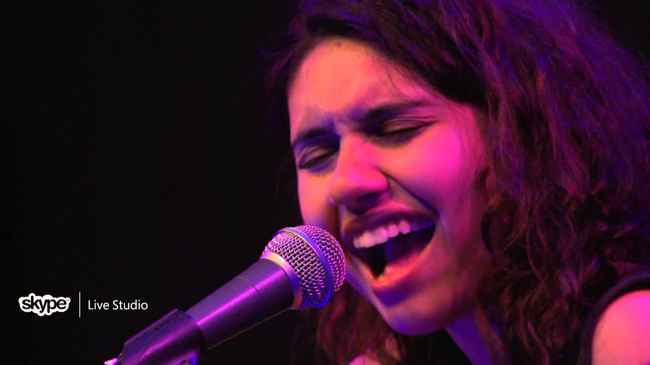 Alessia Cara - Wild Things (LIVE 95.5)