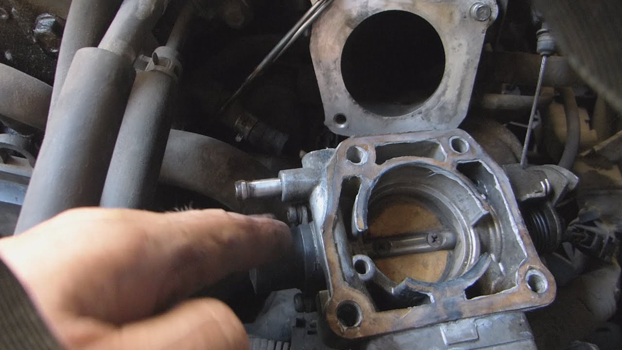 Mazda 626 GE 1994 года. Недоочистка дроссельной заслонки. Шоб я так жил.