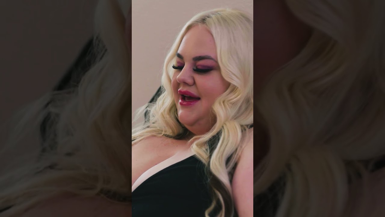 I weigh over 300lbs but I want to gain more weight 🍔 #ytshorts #weightgain #model #mukbang #plussize