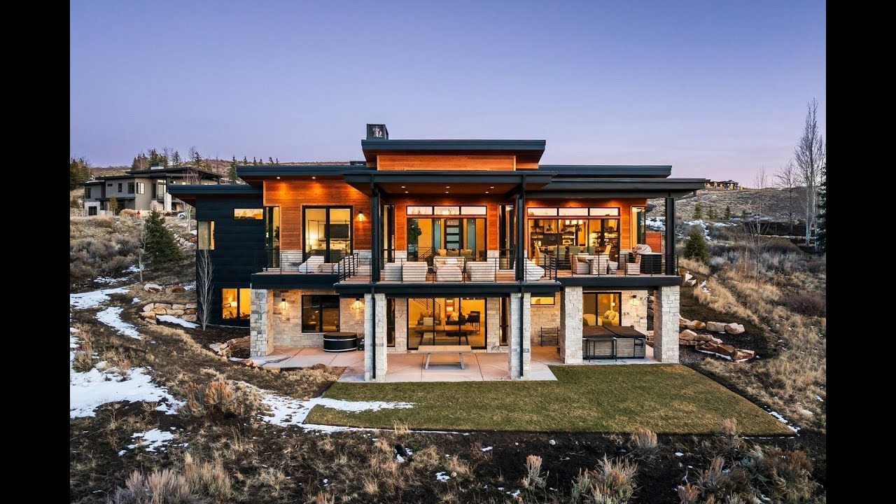 Elevated Promontory Living with Panoramic Golf & Mountain Views