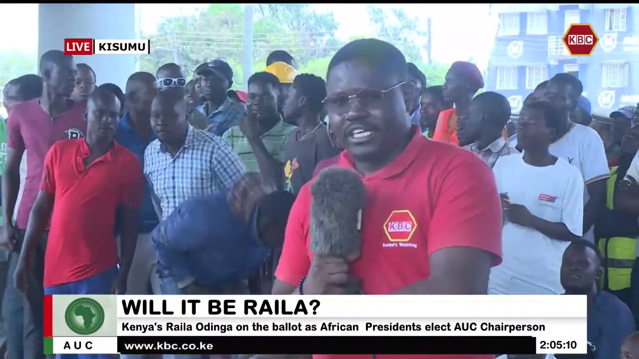 AUC Elections I Kisumu residents mount a screen to follow the proceedings live