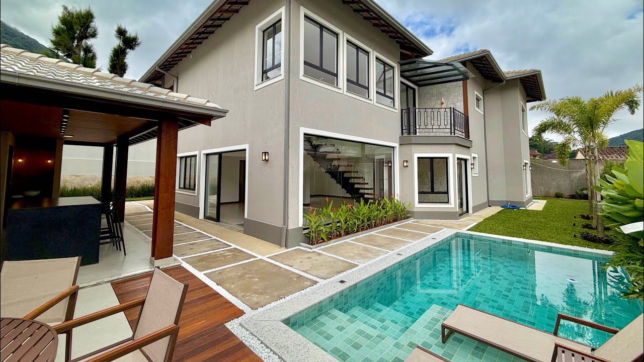 Imóveis em Teresópolis - casa com 400m2 de construção, 4 quartos no Comary 