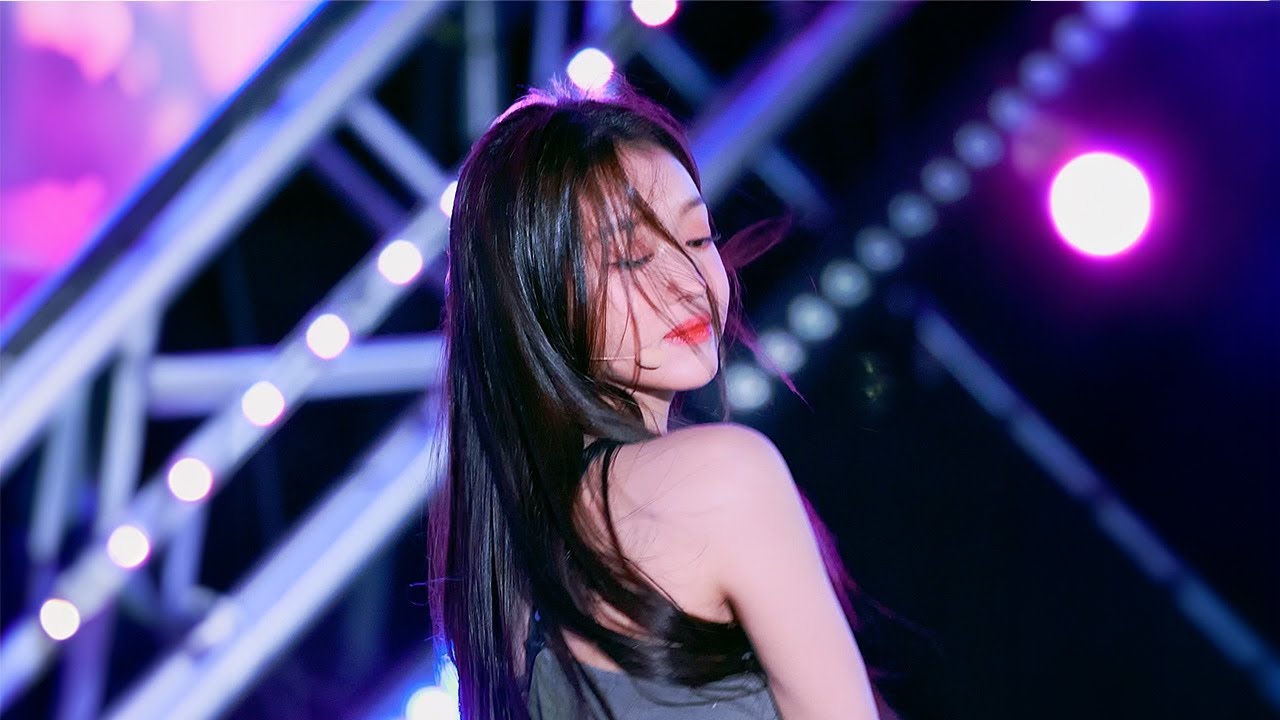 231020 오마이걸 유아 YooA : Dun Dun Dance 던던댄스 세로 직캠 / fancam @ 광양 | Plumia (4K)