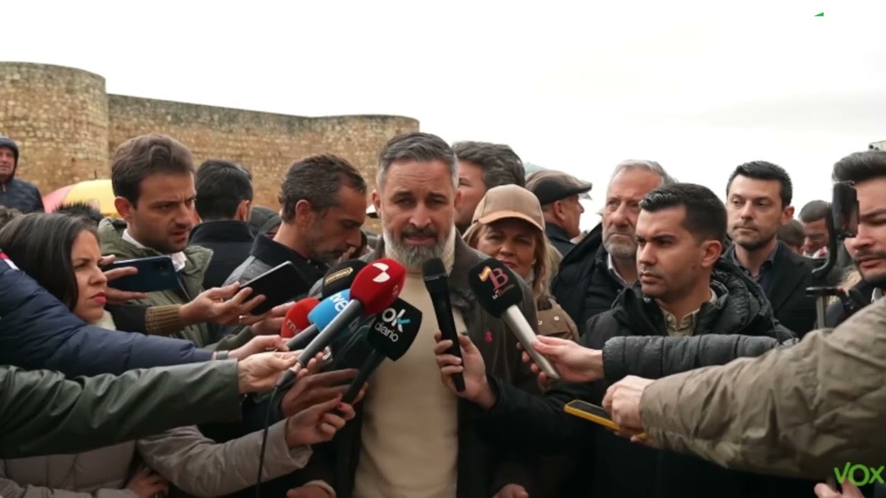 Abascal acusa al PP de pactar 