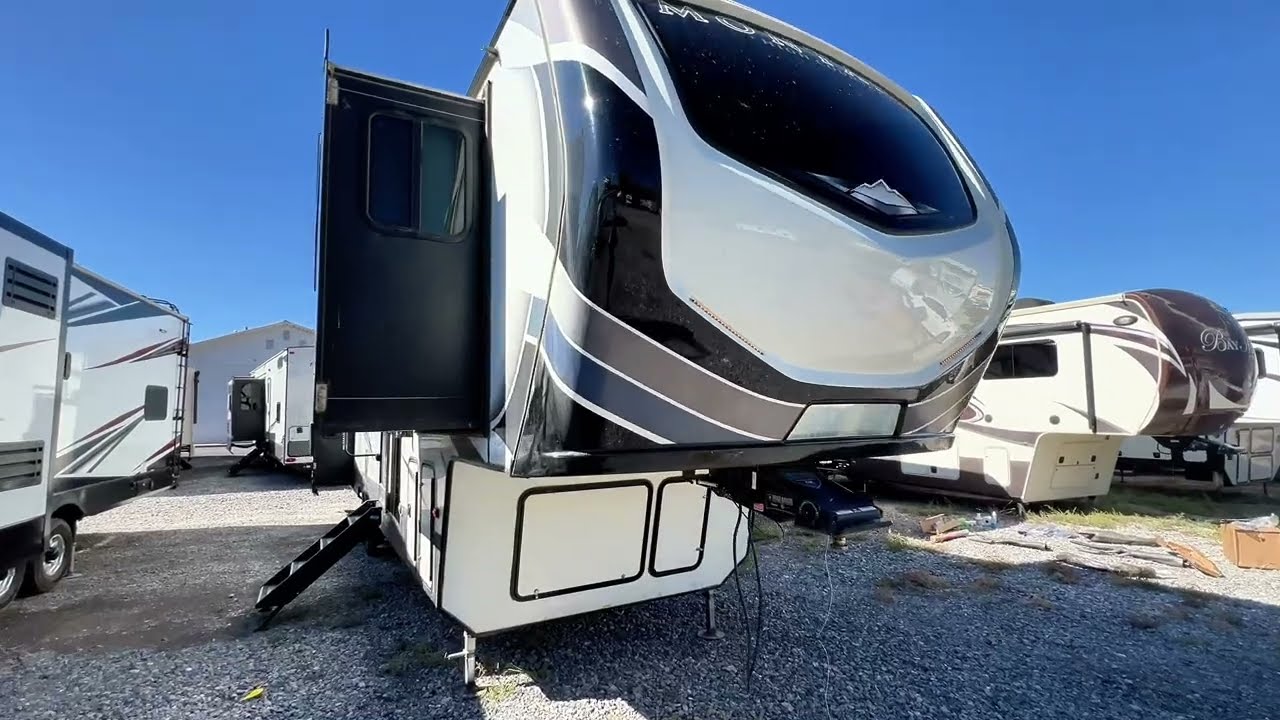 2021 Keystone Montana High Country 376FL | Front Living Fifth Wheel | Blue Fox RV