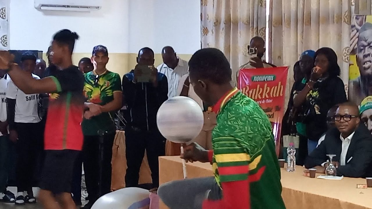 Magnifique jonglerie des talents maliens ici