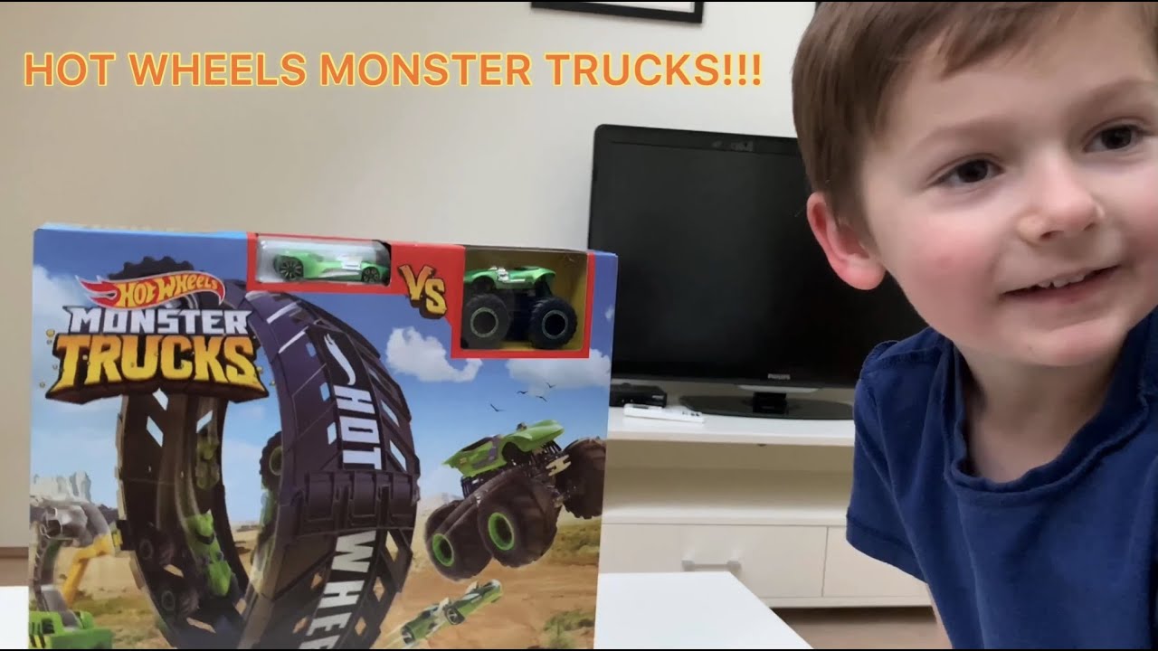 HOT WHEELS MONSTER TRUCKS EPIC LOOP PLAY SET!  BUILD IT VIDEO!  LINCOLN PLAYS WITH MONSTER TRUCKS!