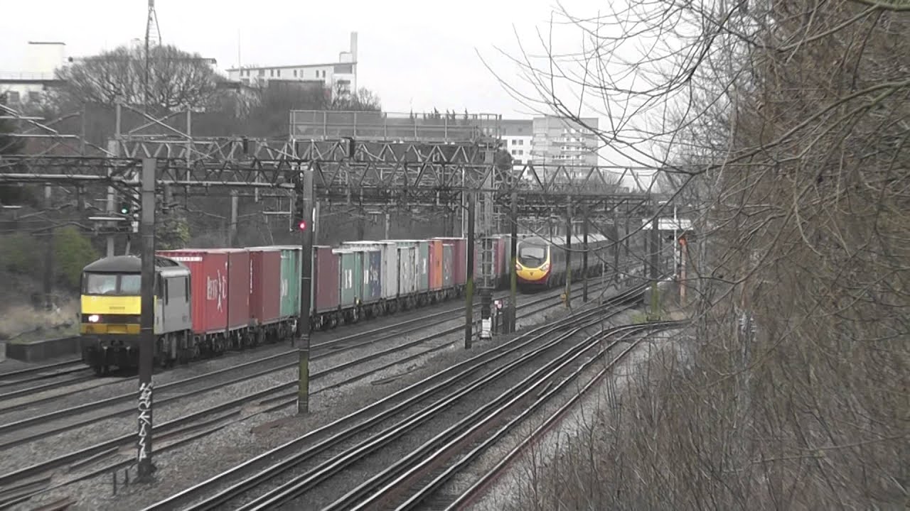 (HD) Freightliner 90 Race! 90042 On 4M87 VS 90049 On The Pretendolino! At South Kenton