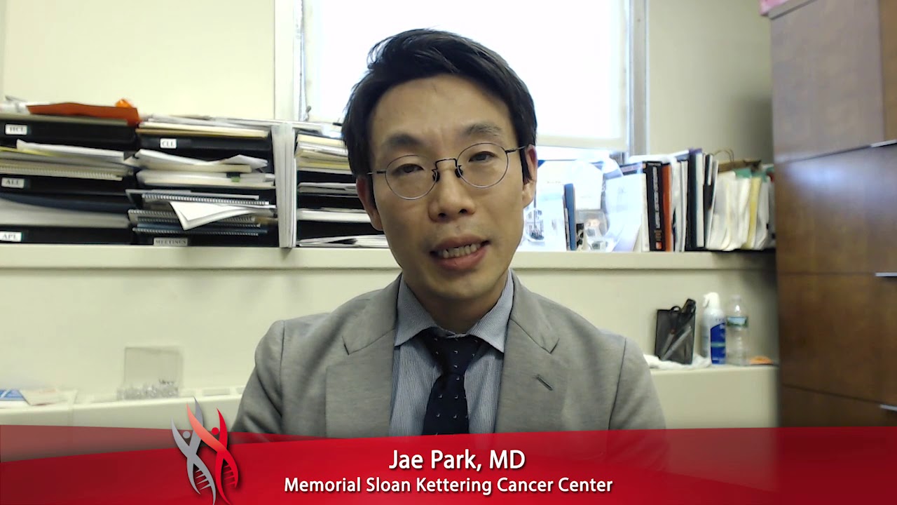 What is the role of IDH1 and IDH2 inhibitors in the treatment of MDS?