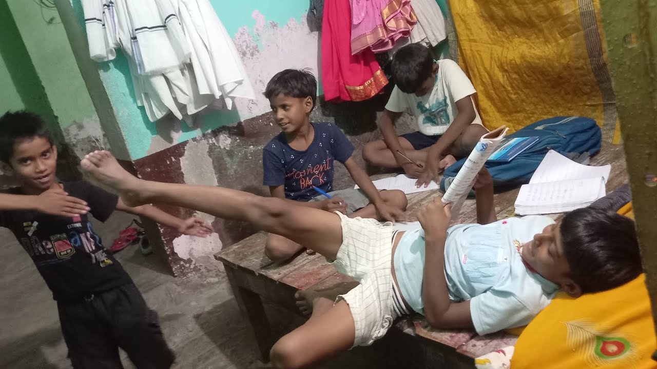 Yah Hai bacchon gang ka padhaai😄