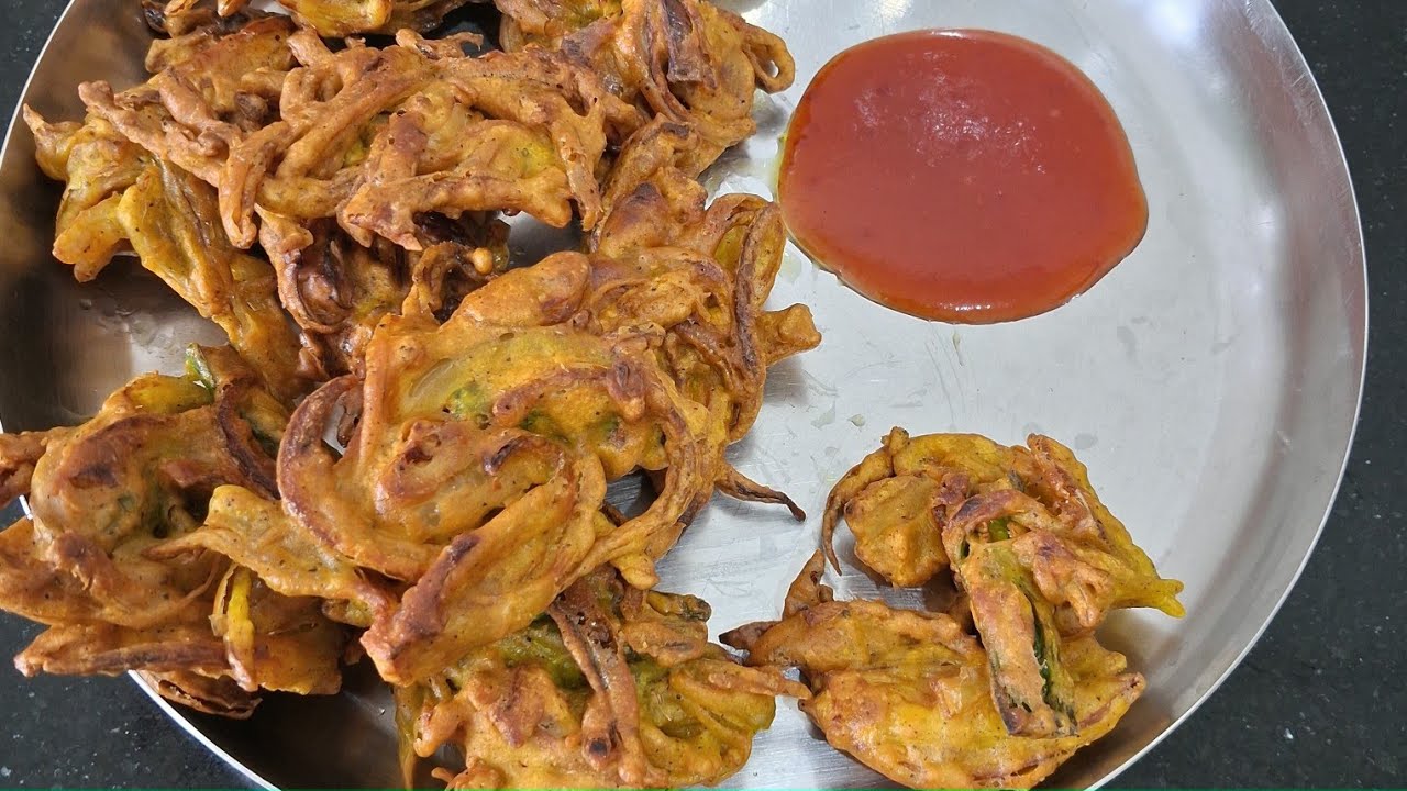 🙂Crispy and tasty pyaj ke pakode banaye asani se🙂