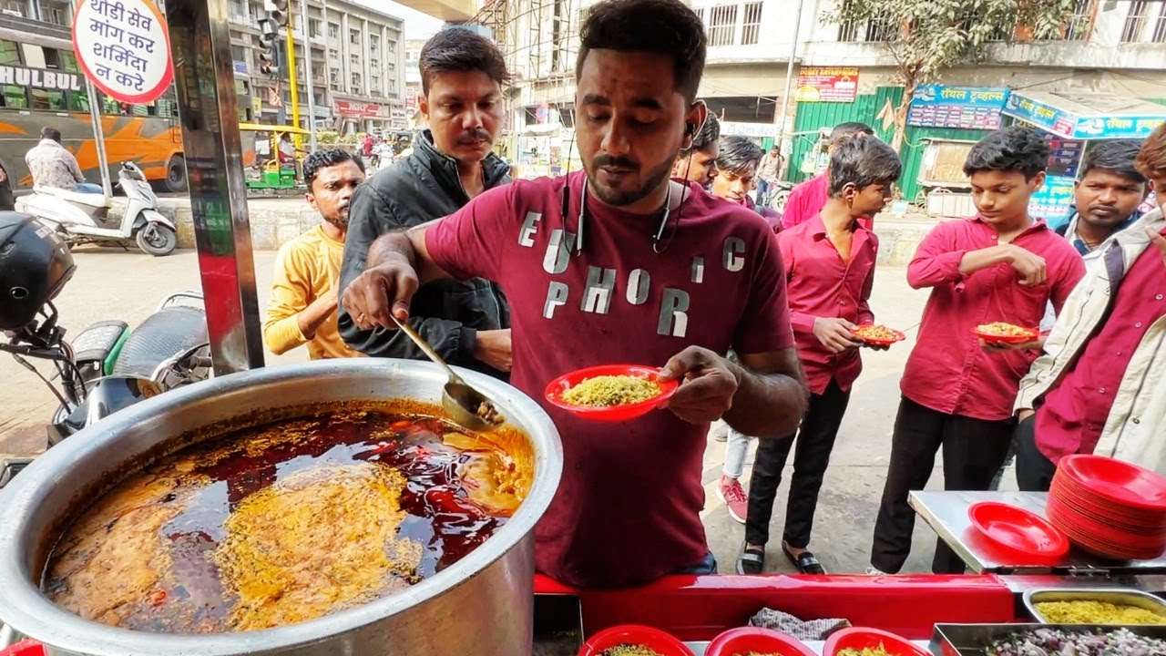 नागपुर सुप्रसिद्ध झणझणीत चविची मिसळ | Spicy Tarri Misal | Nagpur Misal Recipe | Nagpur Street Food