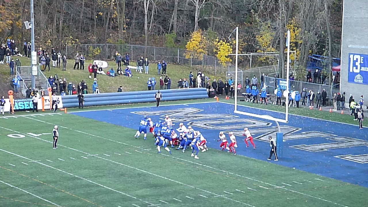 Carabins de Montreal QB Dimitri Morand throws a 2-yard TD pass to Paul-Antoine Ouellette vs. Laval
