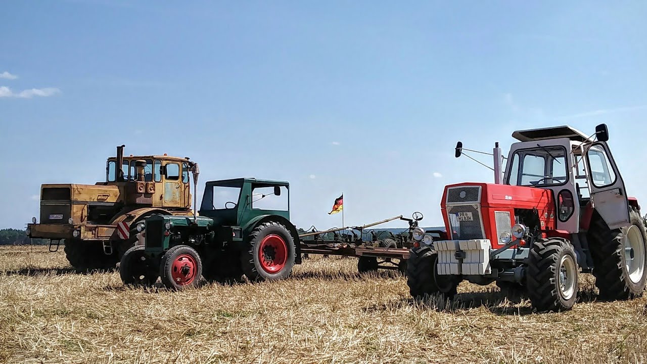Das Leistungspflügen mit Kirovets, Fortschritt, Belarus und Famulus