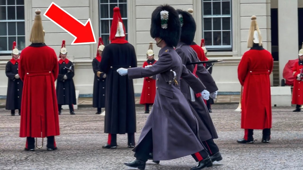 JINGLE ALL THE WAY: A CHRISTMAS SURPRISE ALL THE WAY TO BUCKINGHAM PALACE 🇬🇧