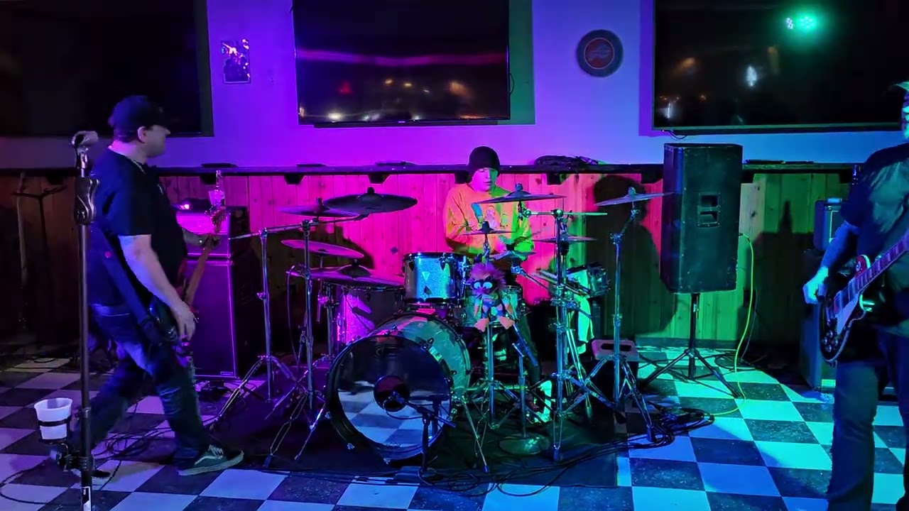Parker plays Thunderstruck with Days End