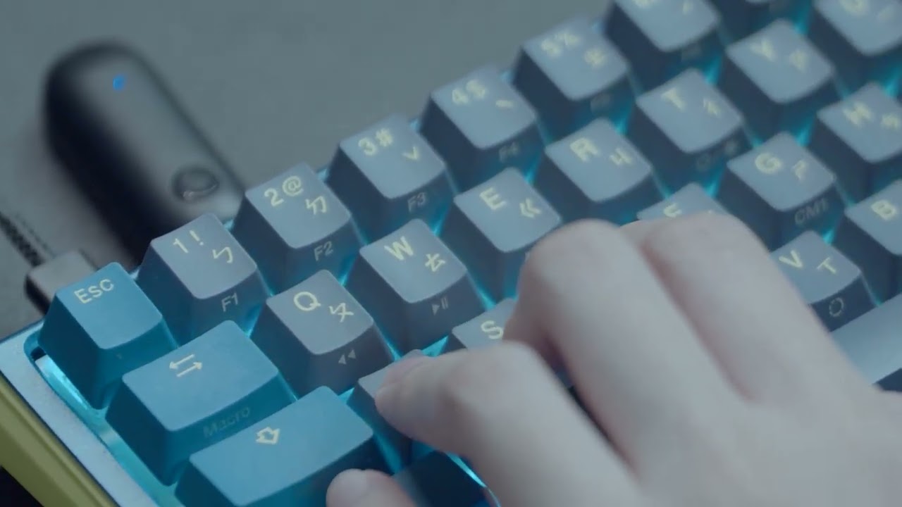 Keystroke Brilliance Hands Naked Sexy Enchantment Smooth Silver RGB 60 Mechanical Keyboard Symphony