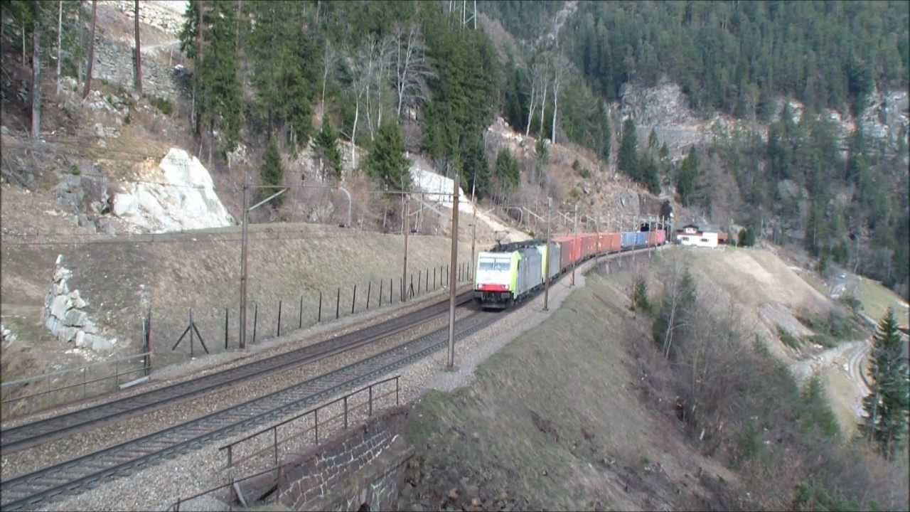 Bahnverkehr in Wassen und Erstfeld am 04.04.2013 - Teil 1/2