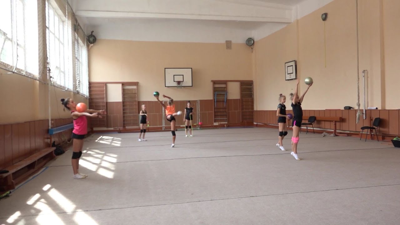 Рівненські чемпіонки з художньої гімнастики потребують професійні килими для занять
