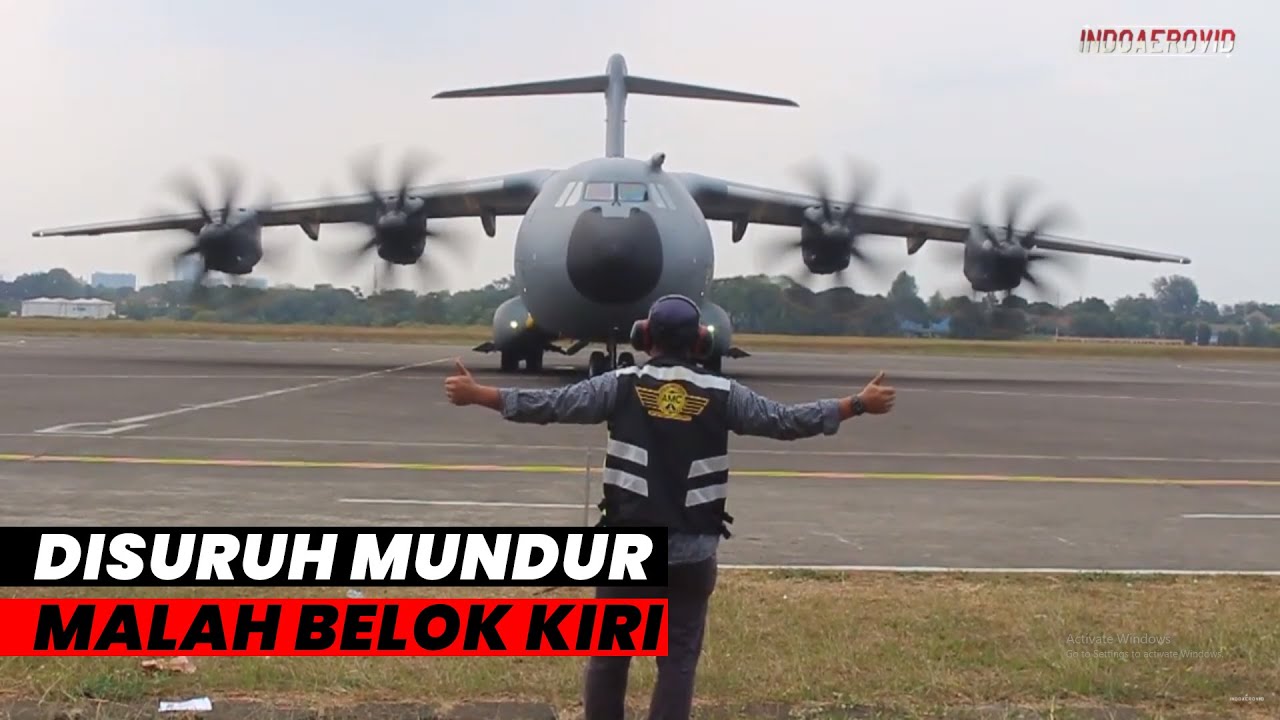 Keren! Begini cara parkir keluar pesawat besar Airbus A400M di Bandara Halim!