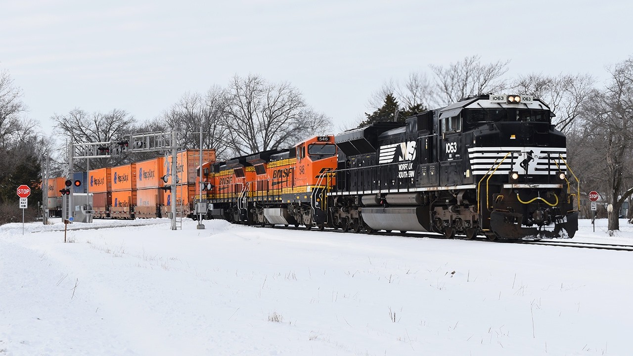 Rare B40-8W Pair On NS Intermodal Train