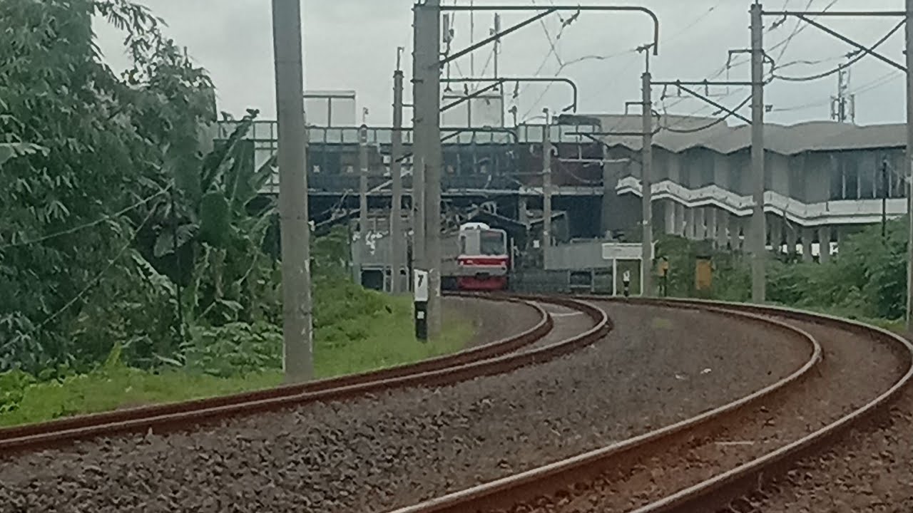 Kumpulan krl di jam pulang kerja 