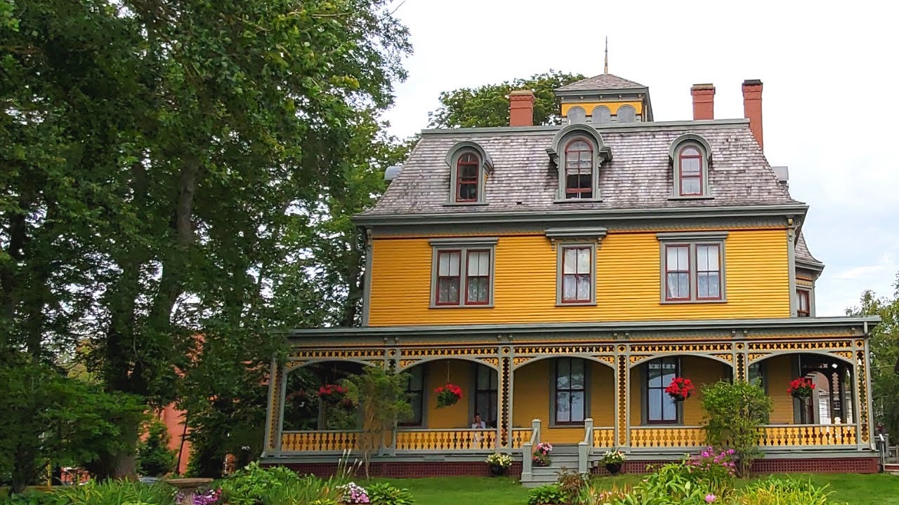 Beaconsfield historic house tour / Where to go in PEI / Can in Canada