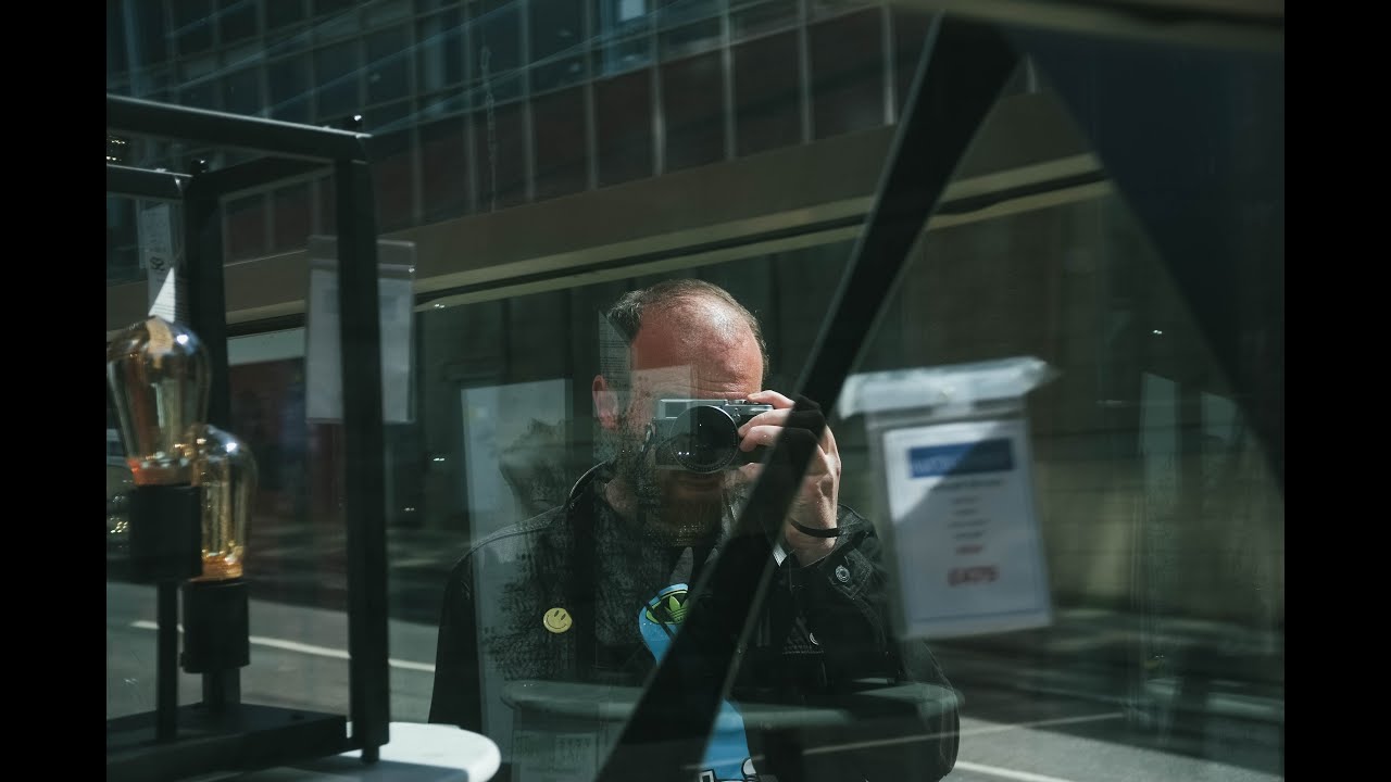 Street photography in Glasgow on the Fujifilm X100