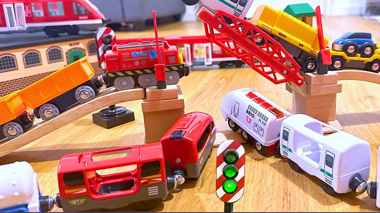 Zwei Züge fahren um die Wette | Brio Spielzeug aus Holz für Kinder – Echtzeit Spielfolge