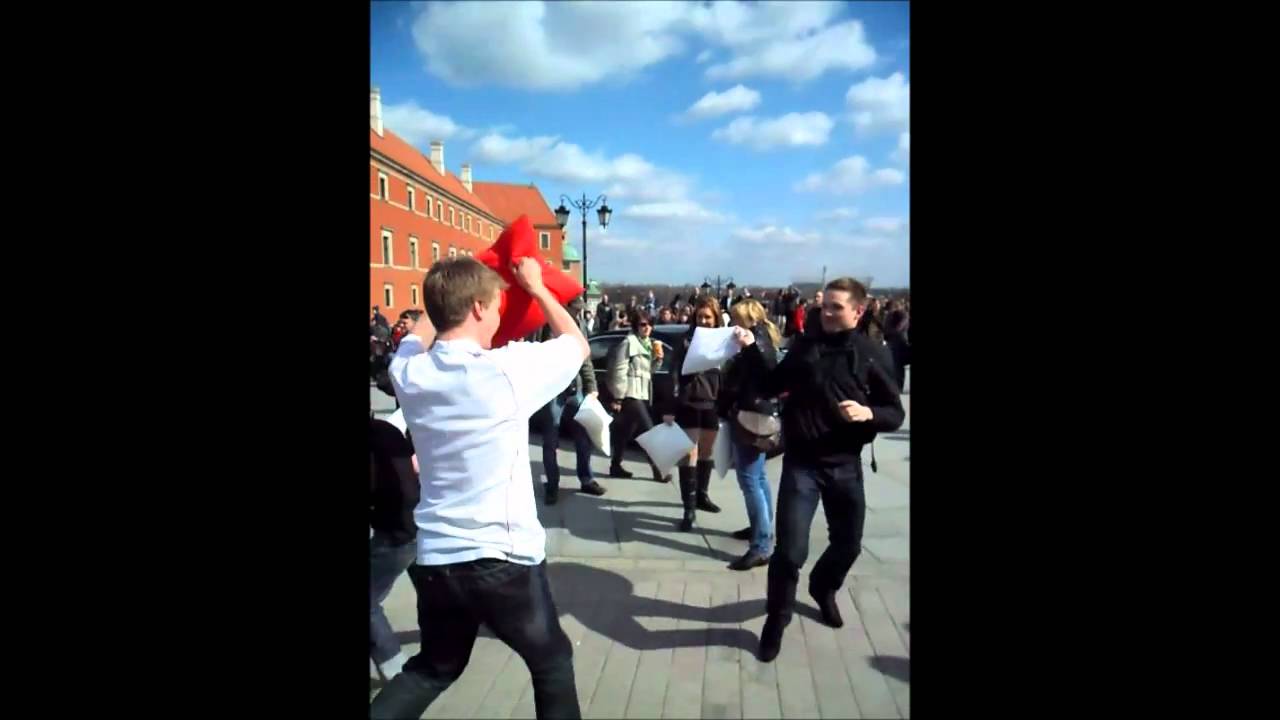 Pillow fight duet ! Warszawa 2011