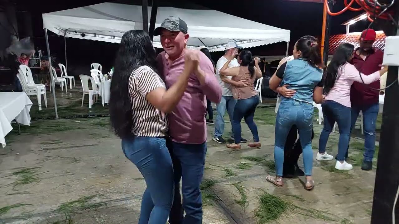 bolbere,,, en mix    en el baile de esquipulas  pocos pero con ambiente