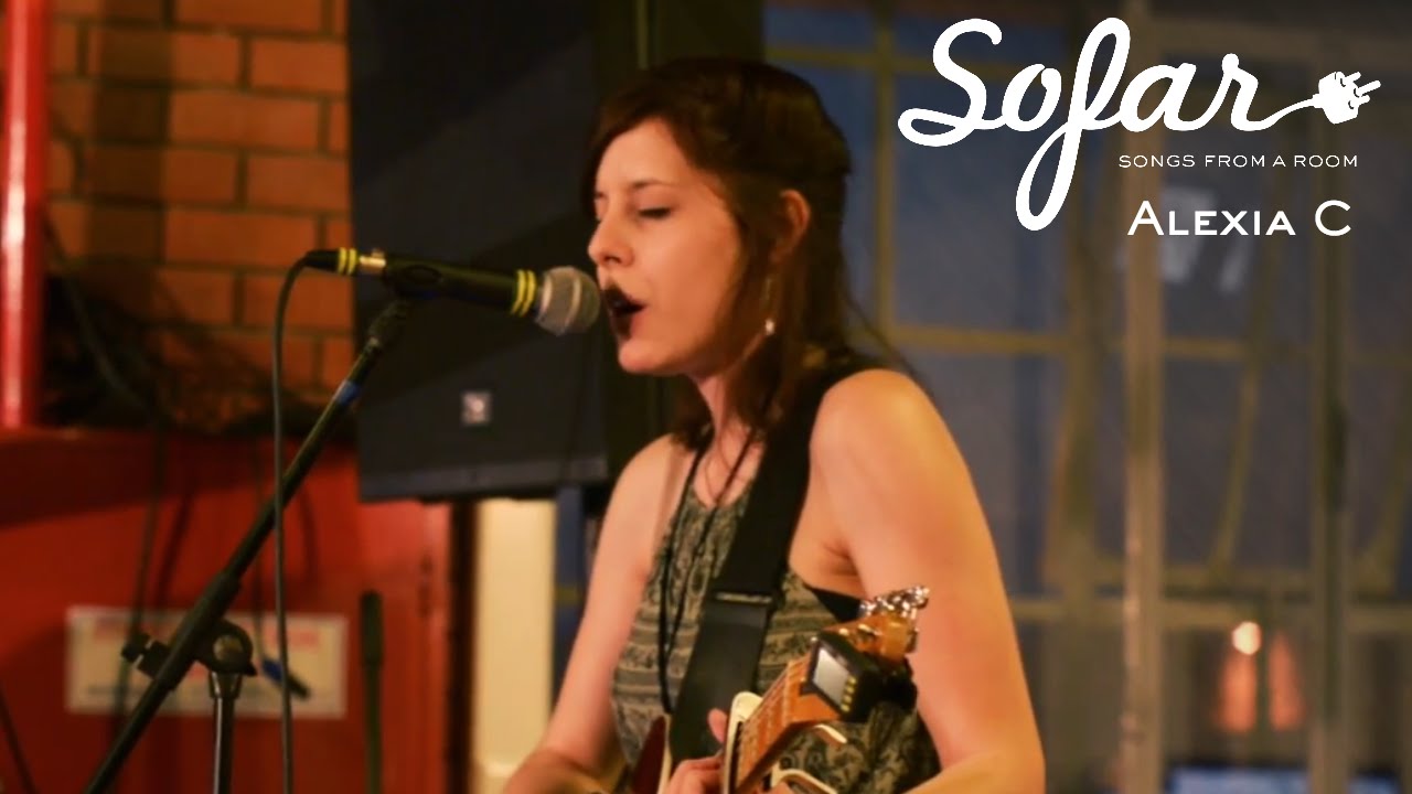 Alexia C - Hitchwalking | Sofar Thessaloniki