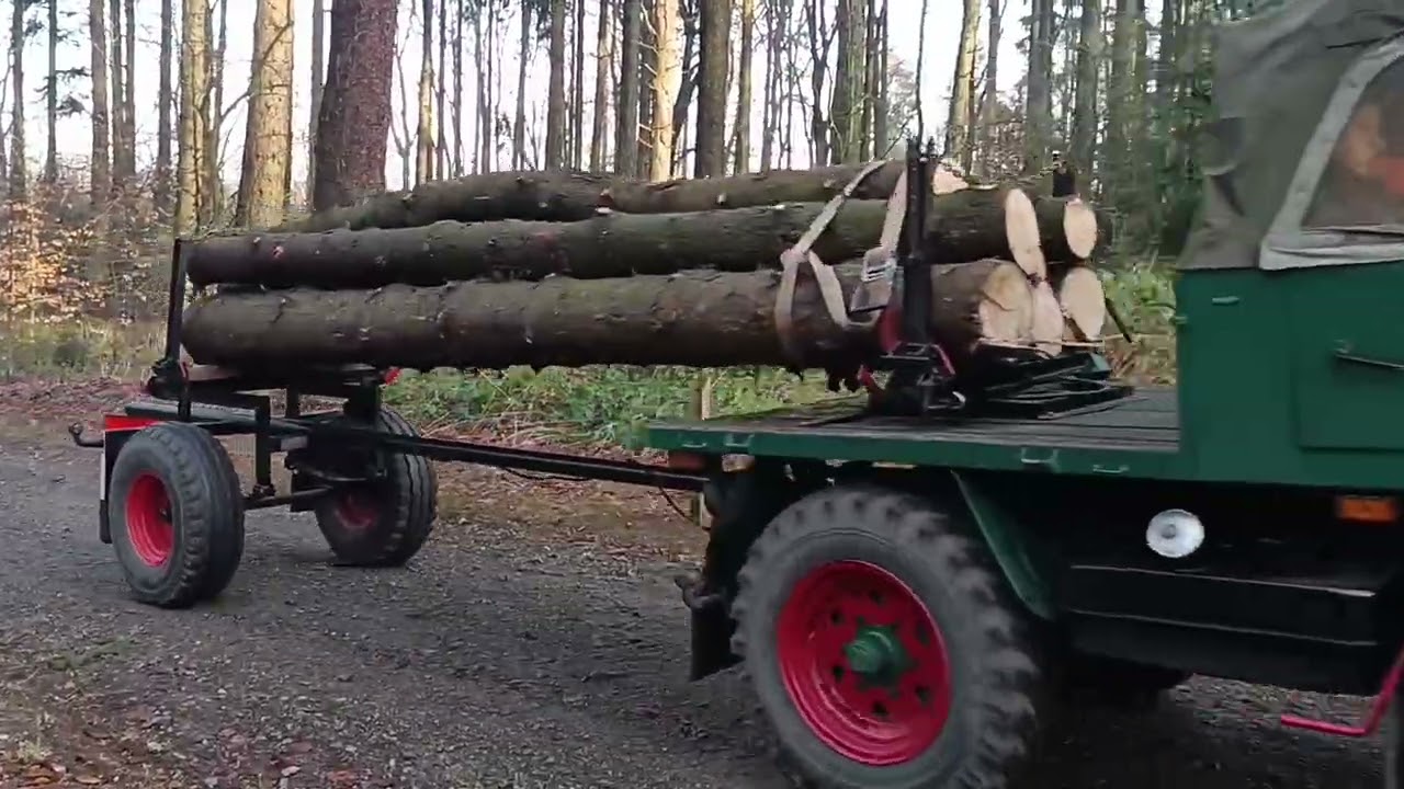 Unimog 411 mit Langholzauflieger im Wald gefolgt vom U406 #unimog #wald #holzliebe 