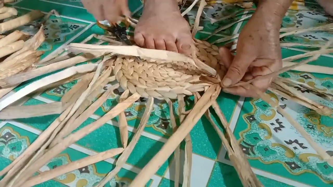 Nghề thủ công: quy trình sản xuất thảm lục bình. Từ khâu nguyên liệu đến thành phẩm (thô)