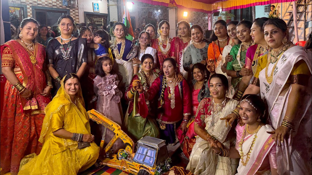 करवल्या सजल्या भारताच्या हर एक राज्याच्या वेशात! करंजा गावतली हळद #weeding #scene #marathi #vlog 