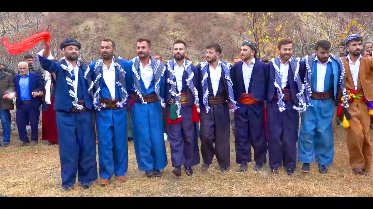 Güzel Kıyafetleriyle Goyan geçlerin Halayı uludere Gazi Yıldırım @StudyoDilan