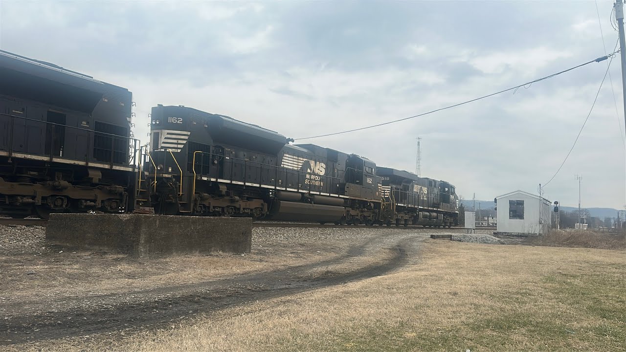 Norfolk Southern grainer 45V coming out of the Rockwood Tn siding 
