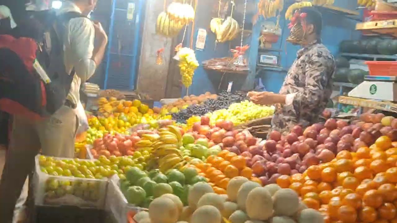 गोवा सब्जी मंडी में दुकानदारों का चिल्ला कर ग्राहक बुलाने का तरीका।#comedian #goawalebeach #funny 
