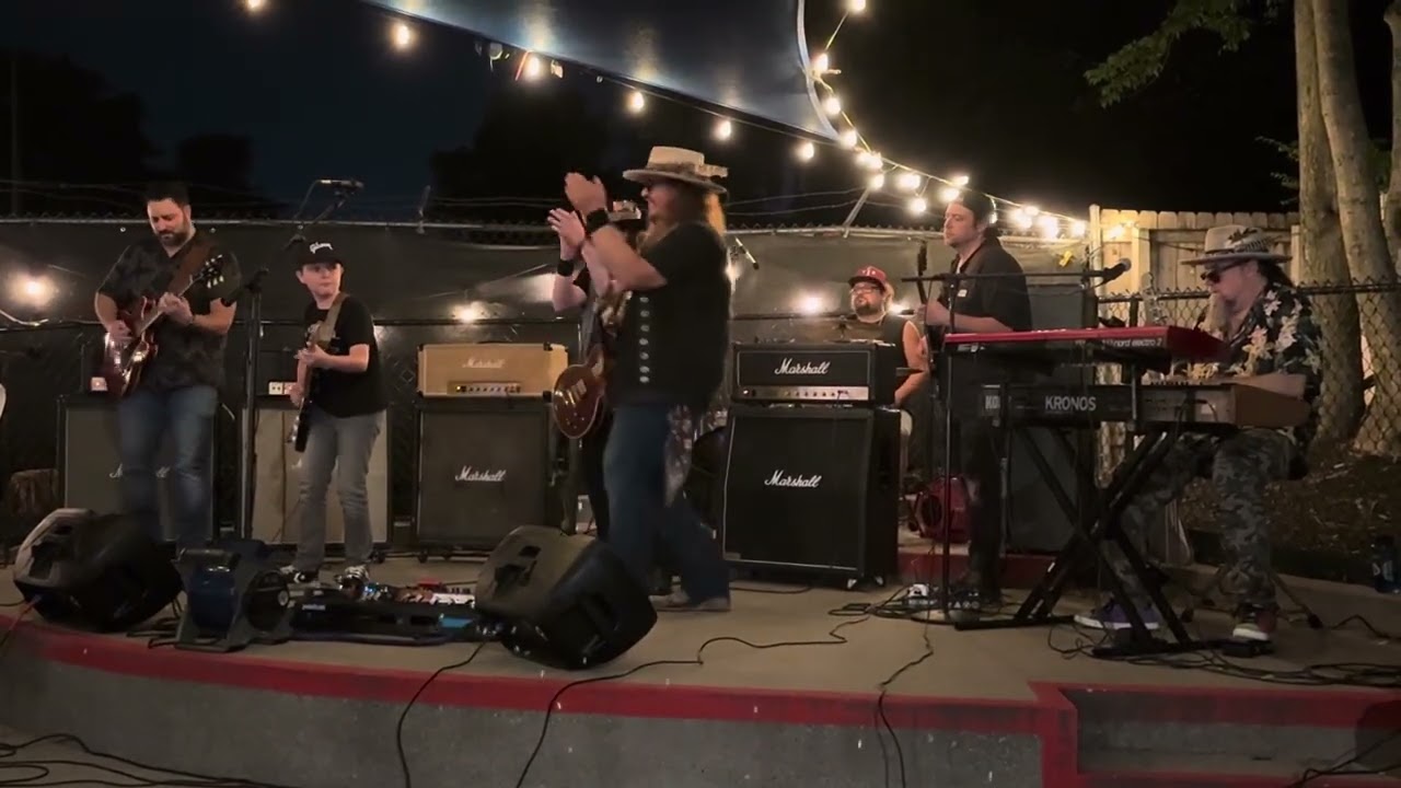 CROSSROADS - Lance Lopez & Friends Rockin' Roadside Bar & Grill in Nashville (finale)