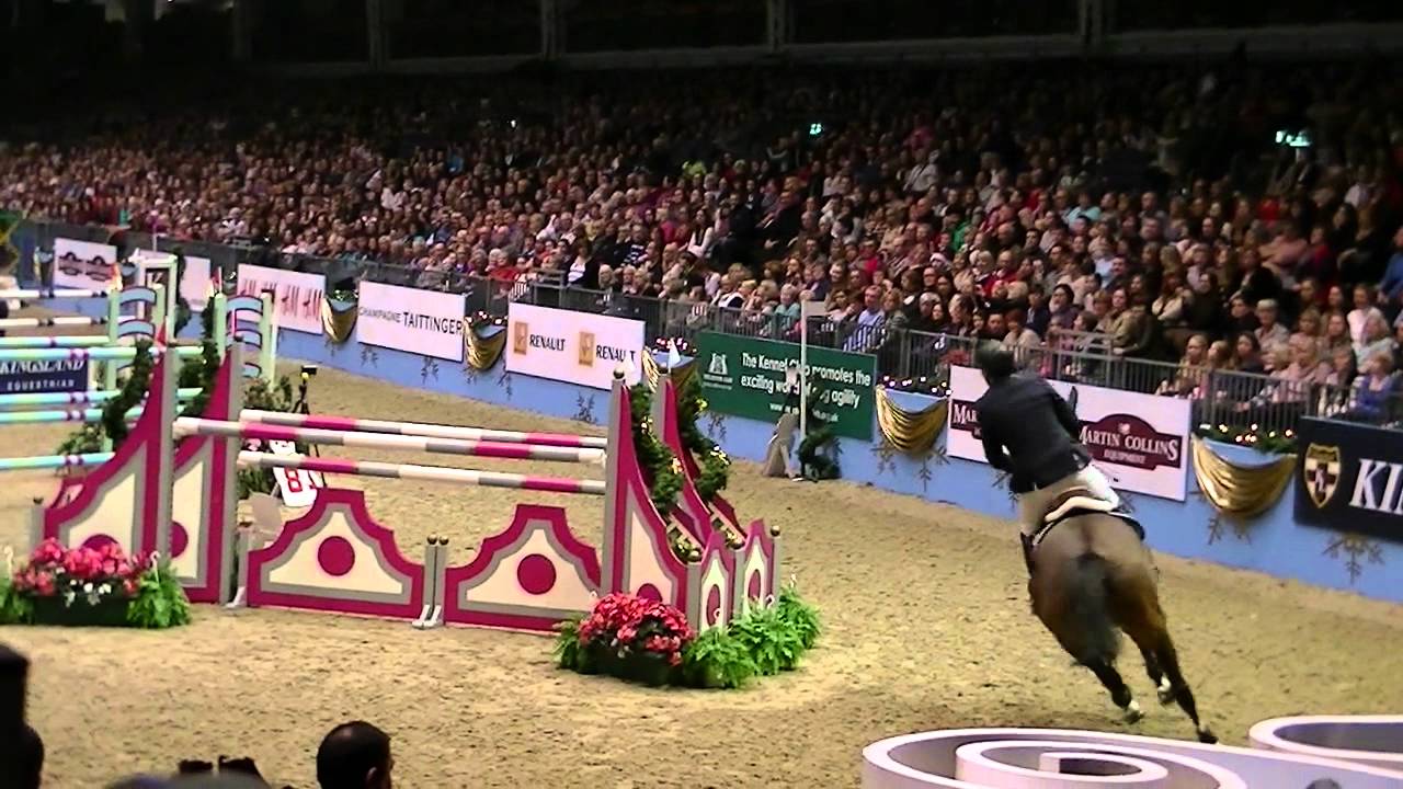 Guy Williams and Djakarta winning the Kingsland Christmas Tree Stakes at Olympia 2011