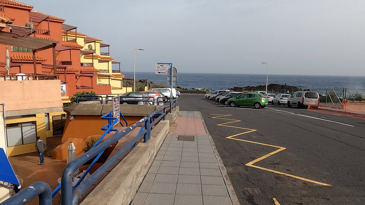 Spaziergang durch Los Cancajos. Bekannter Urlaubsort auf La Palma. Strand, Hotels und Meer - 4K UHD